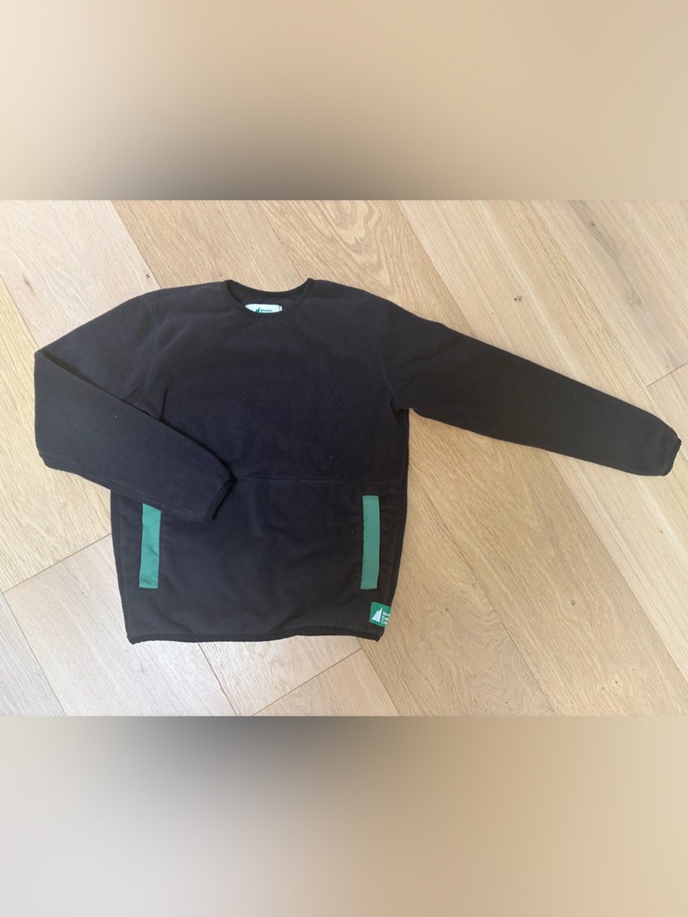 MEC youth (8) fleece sweater with green details